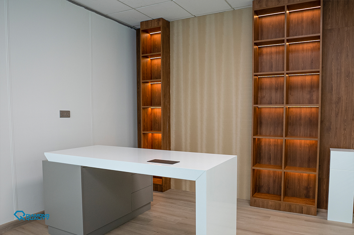 Custom office desks in Dubai