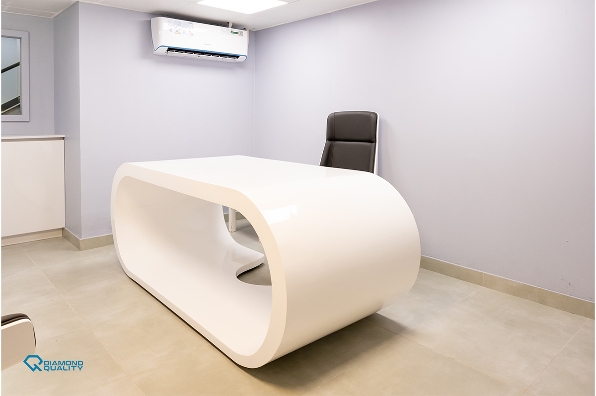 Custom office desks in Dubai