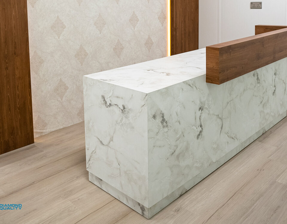 Custom office desks in Dubai