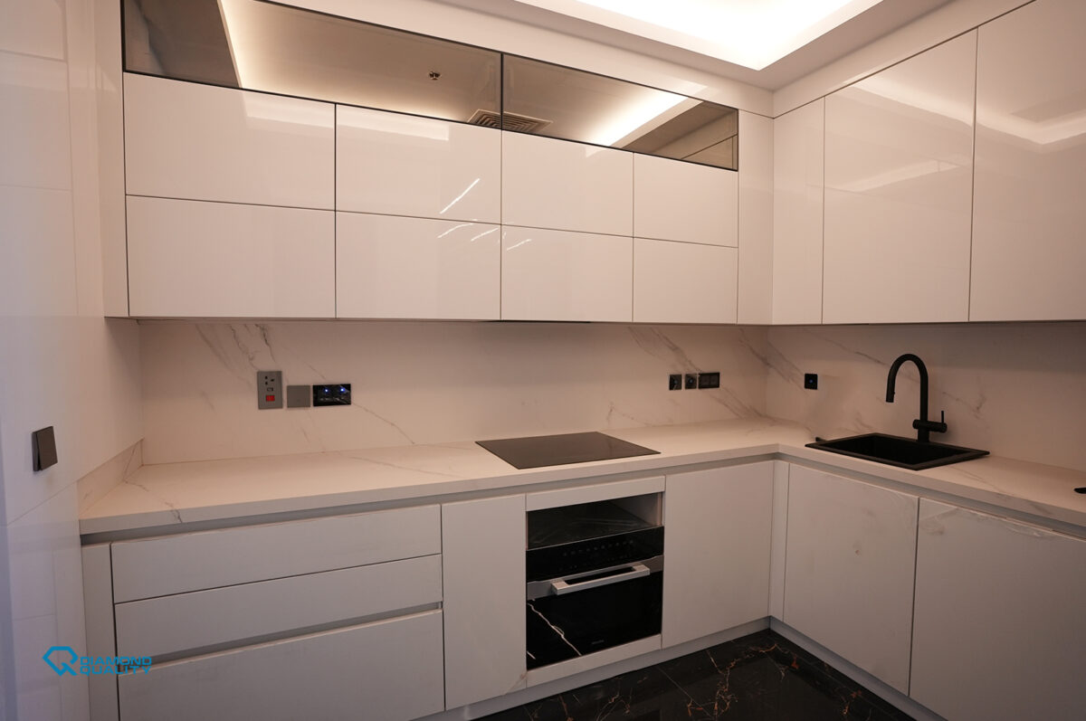 Minimalist Kitchen Interior Design Dubai – sleek cabinets and neutral tones