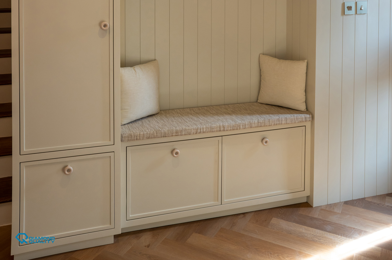 Minimalist corridor with light tones and refined detailing in Dubai villa renovation.